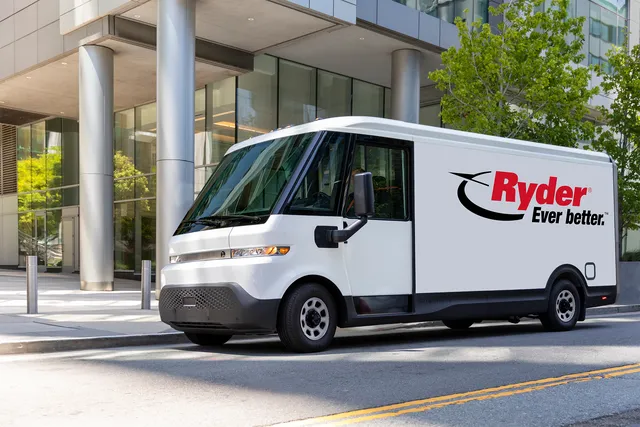 BrightDrop, принадлежащая GM, добавит 4 000 электрических фургонов в автопарки Ryder